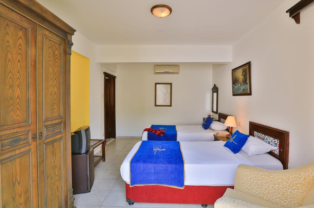 Sunny Garden Nilufer Hotel Тургутрейс Екстериор снимка
