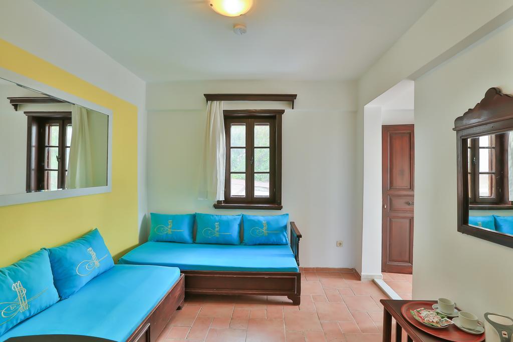 Sunny Garden Nilufer Hotel Тургутрейс Екстериор снимка